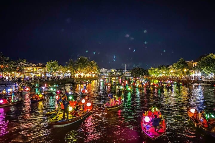 Hoi An Lantern Boat Ride on the Hoai River — Evening Lantern Release Experience photo 5