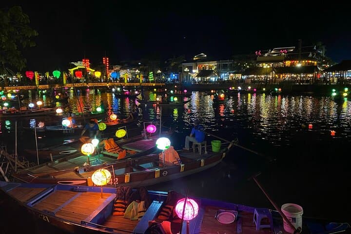 Hoi An Lantern Boat Ride on the Hoai River — Evening Lantern Release Experience photo 6