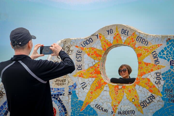 Miraflores Photography Tour: Coastal Walk & Professional Photos in Lima photo 3