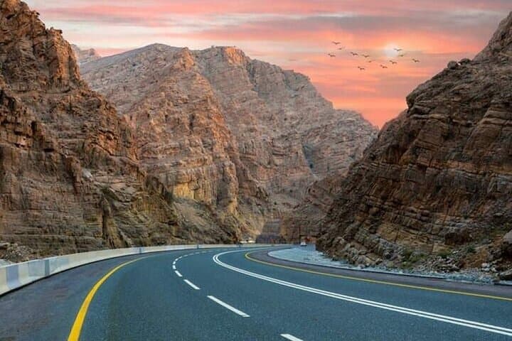 Six Emirates in One Day: Private 4x4 Tour from Dubai