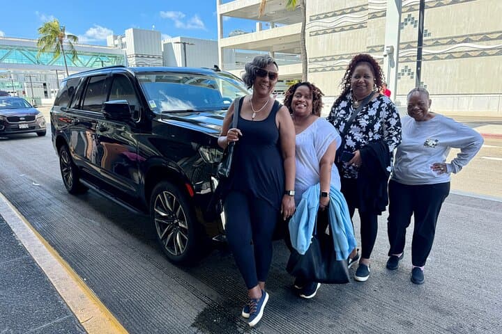 Seamless Honolulu Luxury Transfer: Airport, Hotel & Port Pickup for Small Groups photo 3
