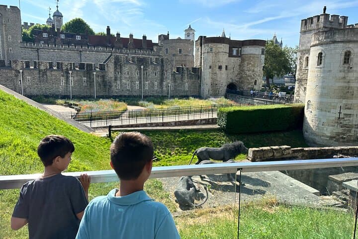 Tower of London Family Tour: Blue Badge Guided Kids' Adventure & Crown Jewels Visit photo 2