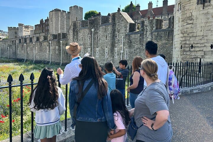 Tower of London Family Tour: Blue Badge Guided Kids' Adventure & Crown Jewels Visit