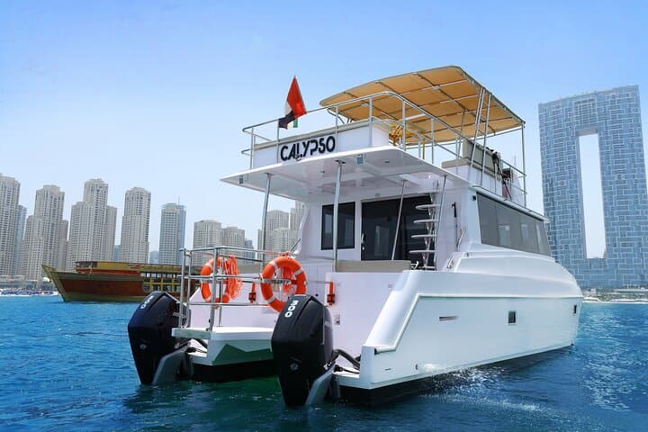 Dubai Luxury Sunset Yacht Cruise with Dinner & Drinks (2-Hour)