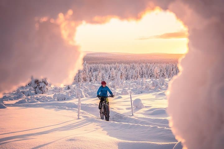 Guided Winter E‑Fatbike Ride to Urho Kekkonen Gates — Saariselkä 2-Hour Tour photo 1