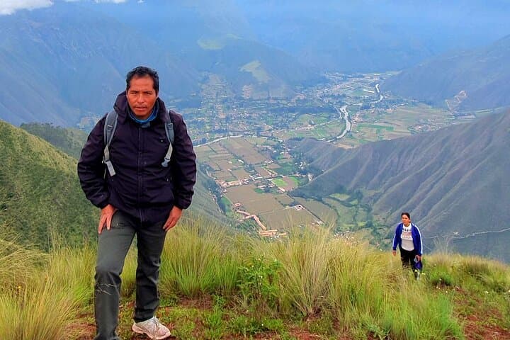 Hike with Llamas and Textile Workshop in Chinchero — Andean Colors Experience photo 4