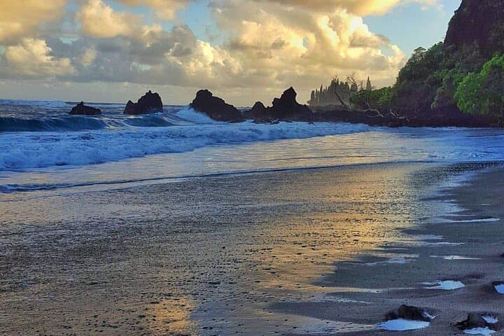 Private Full-Day Road to Hana Jeep Tour — Waianapanapa, Hamoa & Hana Town photo 3