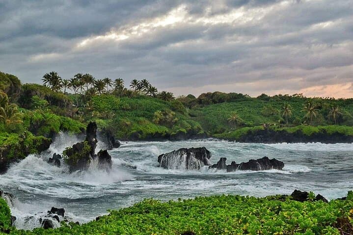Private Full-Day Road to Hana Jeep Tour — Waianapanapa, Hamoa & Hana Town photo 4