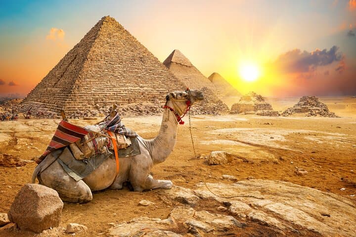 Giza Pyramids to Khan el-Khalili: Full-Day Private Tour from Cairo