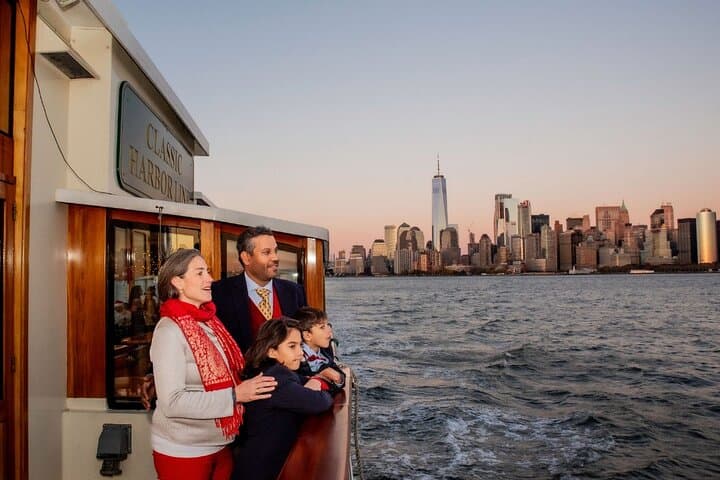 Unforgettable NYC Holiday Sunset Cruise: Capture Iconic Sights