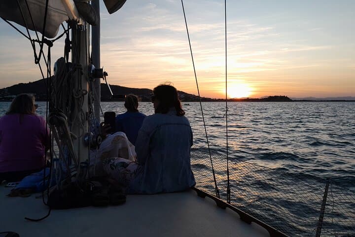 Townsville Sunset Sail: 1.5-Hour Small-Group Cruise from Yacht Club
