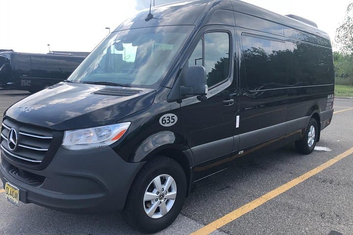 Private NYC Airport Arrival Transfer: JFK, LGA & EWR to Manhattan photo 4