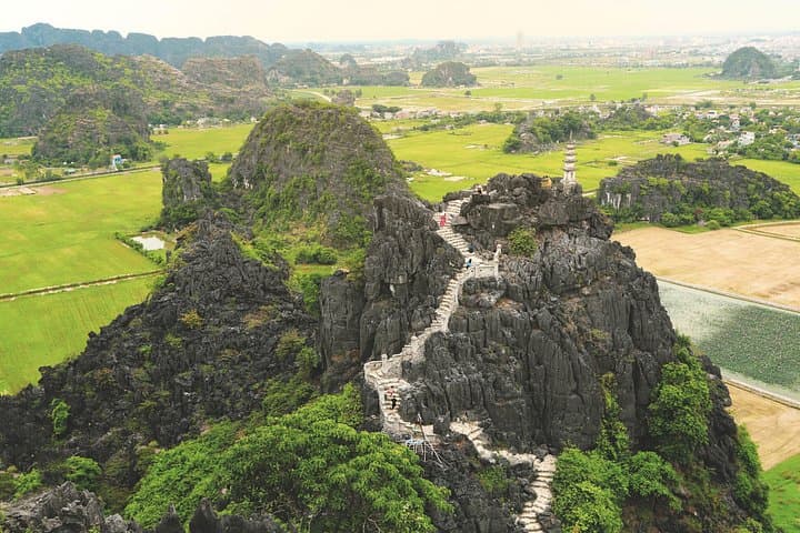 Ninh Binh Full-Day Limousine Tour: Tam Coc, Hang Mua & Hoa Lu photo 2