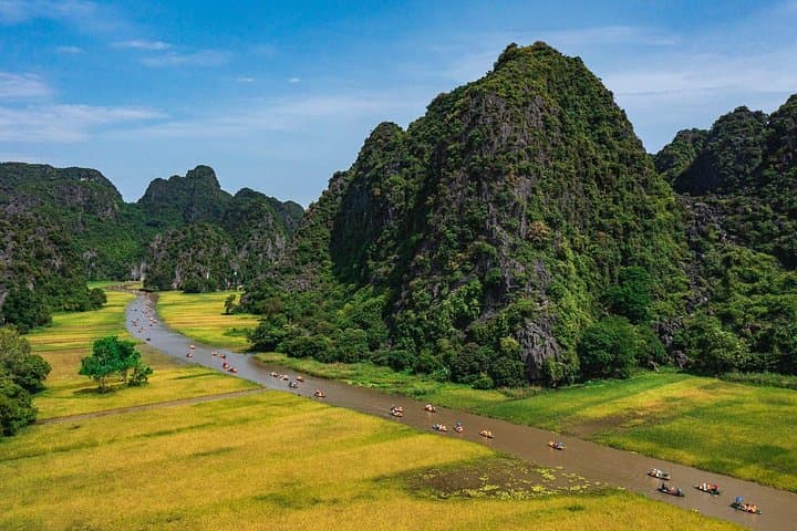 Ninh Binh Full-Day Limousine Tour: Tam Coc, Hang Mua & Hoa Lu photo 4
