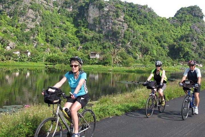Ninh Binh Full-Day Limousine Tour: Tam Coc, Hang Mua & Hoa Lu photo 3