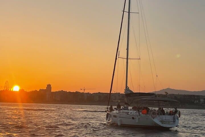 Barcelona Sunset Sail: Small-Boat Cruise with Open Bar at Port Olímpic photo 2