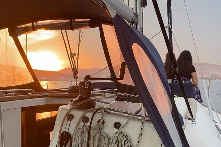 Barcelona Sunset Sail: Small-Boat Cruise with Open Bar at Port Olímpic photo 3