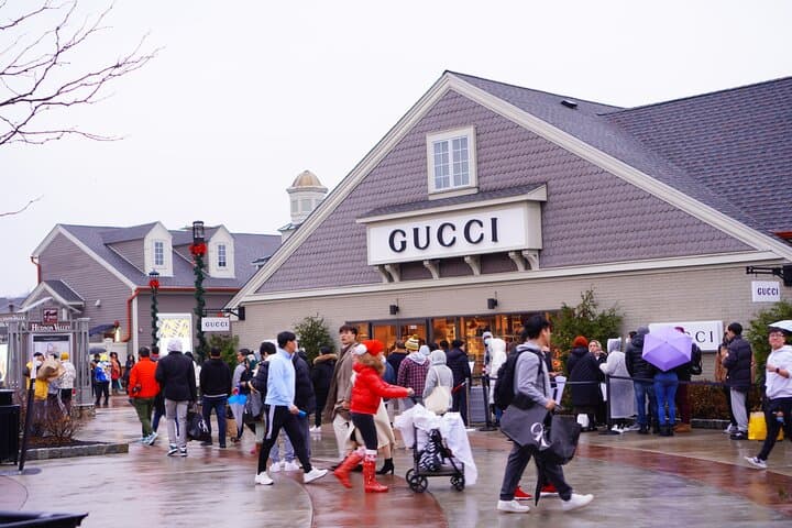 Private Transfer to Woodbury Common Premium Outlets from NYC photo 2
