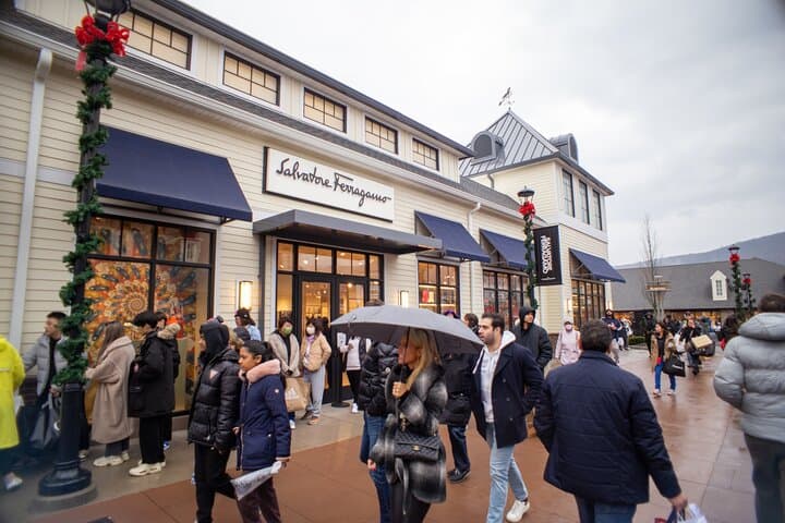Private Transfer to Woodbury Common Premium Outlets from NYC