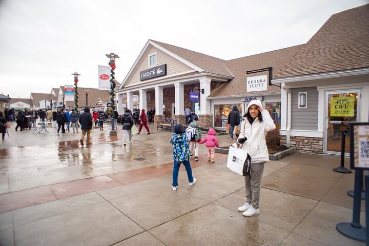 Private Transfer to Woodbury Common Premium Outlets from NYC photo 5