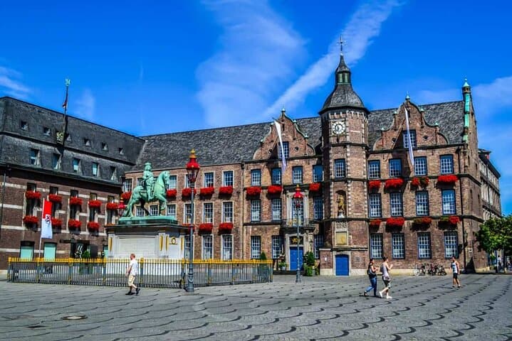 Self-Guided Düsseldorf City Walk: 7-Language Audio Tour Along the Rhine photo 5