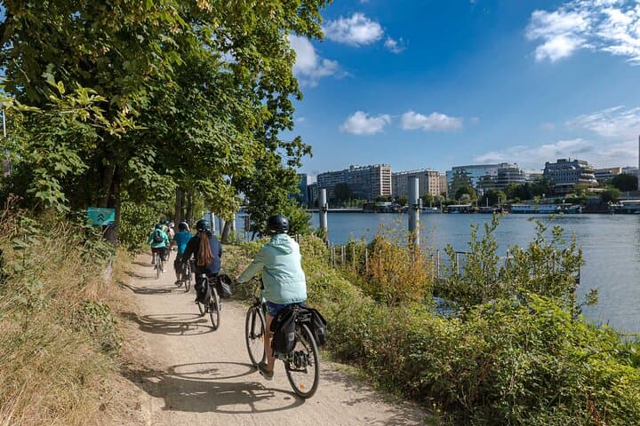 Electric bike tour from Paris to Versailles: secret river routes, royal gardens & island art