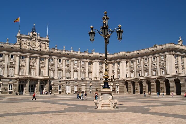 Madrid Royal Palace Private Tour for Families: Kid-Friendly Guided Visit photo 2