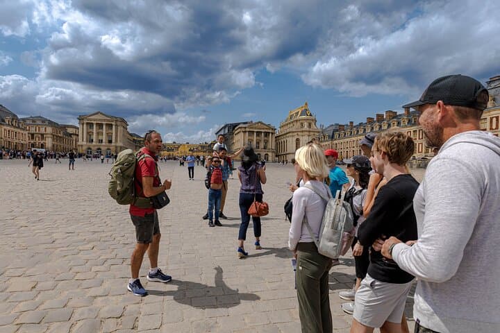 Electric bike tour from Paris to Versailles: secret river routes, royal gardens & island art photo 3