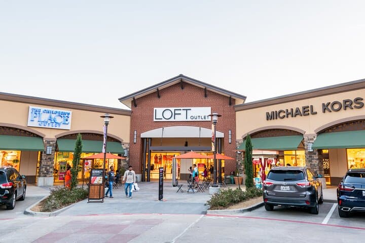 Private Shopping Tour from Dallas to Allen Premium Outlets — Outlet Guide & Tips photo 2
