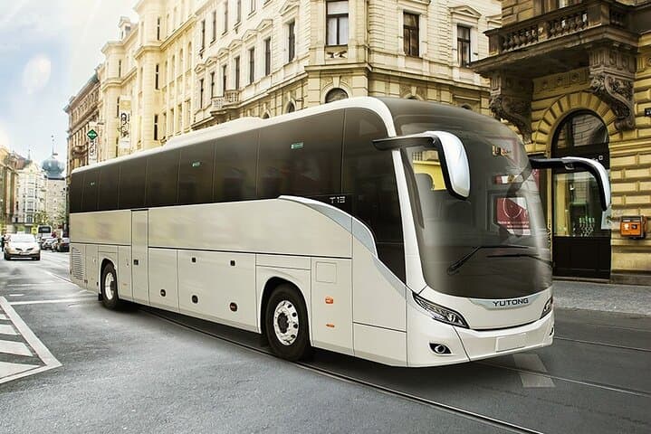 Private Van Rental in Dubai: Luxury 7–53 Seat Vans for Groups
