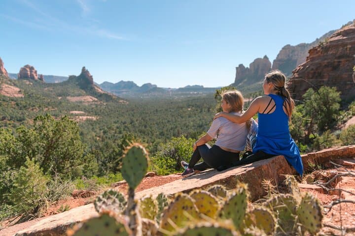 Exploring Sedona’s Red Rocks: An Easy Hiking Tour with a Local Guide