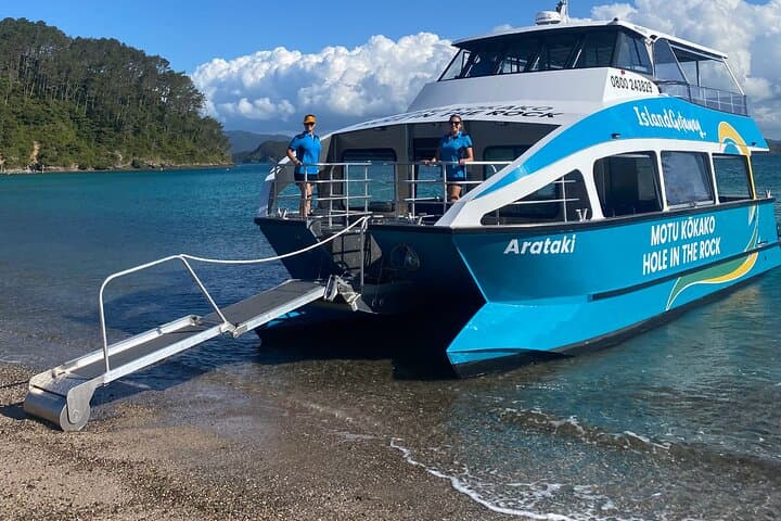 Hole in the Rock Cruise Bay of Islands: Snorkel, Island Hikes & Cape Brett Lighthouse