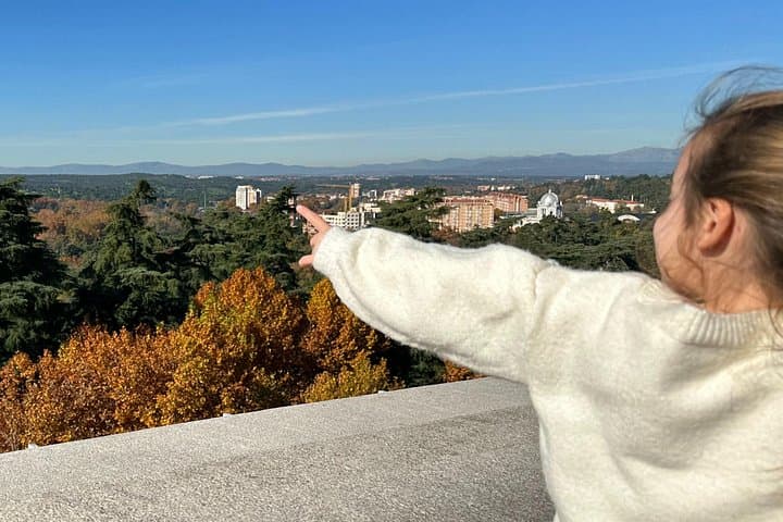 Family-Friendly Madrid Royal Palace Tour: Skip-the-Line Guided Visit for Kids photo 3