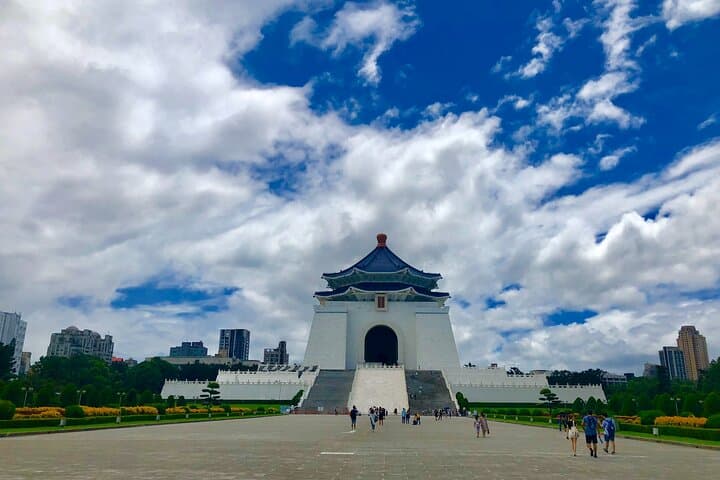 Private Taipei Car Charter — 9-Hour Custom City and Coast Sightseeing photo 6