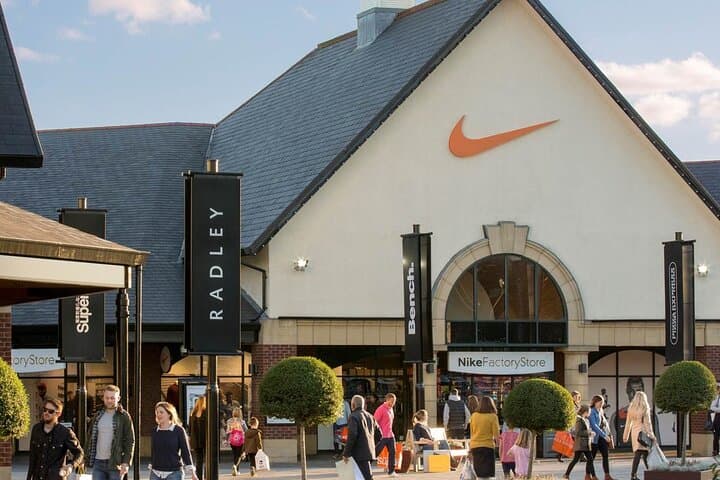 Private Shopping Tour from Sheffield to East Midlands Designer Outlet