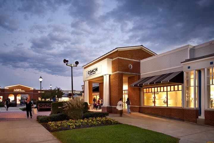 Day Trip from Washington: Private Shopping Shuttle to Leesburg Premium Outlets photo 6