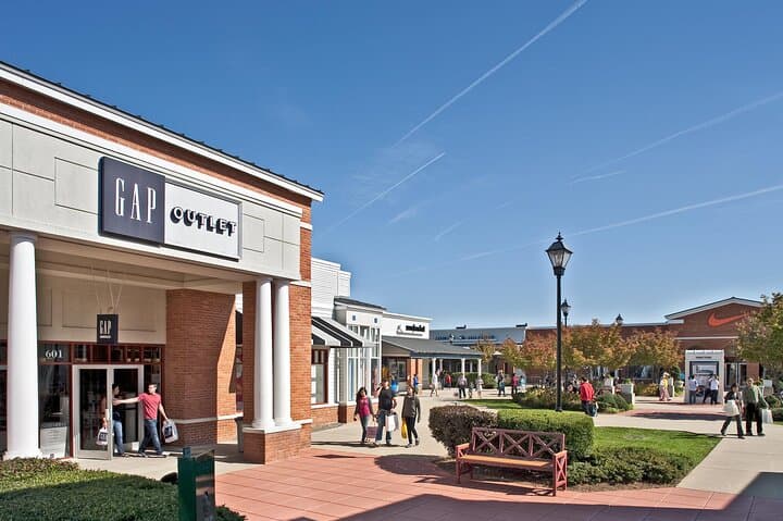 Day Trip from Washington: Private Shopping Shuttle to Leesburg Premium Outlets