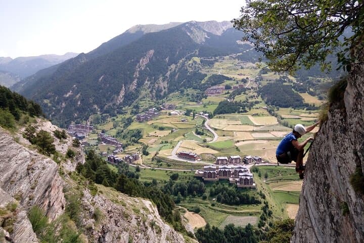 Via Ferrata in Andorra: Guided 4-Hour Cliff Route with Equipment