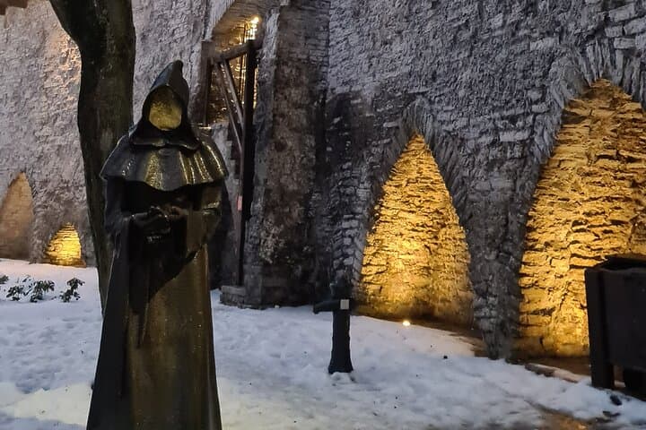 Tallinn Old Town Ghost Walk: Private 2-Hour Haunted History Tour