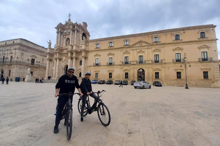 Ortigia Bike Tour from Syracuse — Private 3-Hour Historical & Coastal Ride photo 3