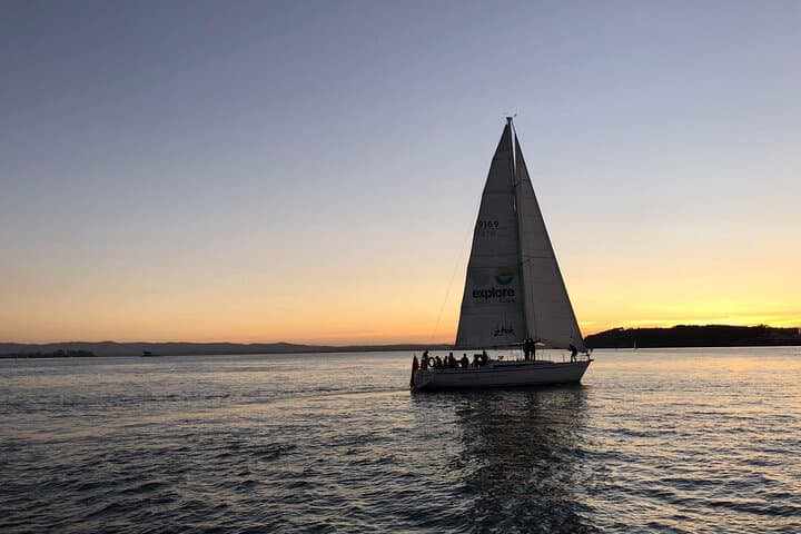 Auckland Harbour Dinner Cruise: 3-Course Sail & City Sights photo 4