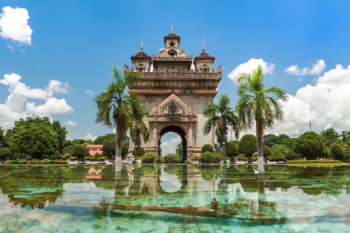 Private Full-Day Vientiane City Tour — Pha That Luang, Buddha Park & Local Insights