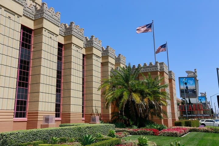 Private Shopping Tour to Citadel Outlets from Los Angeles — Door-to-Door Outlet Shuttle