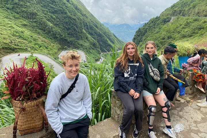 Ha Giang Loop 3-Day Private Car Tour: Ma Pi Leng, Dong Van & Nho Que River