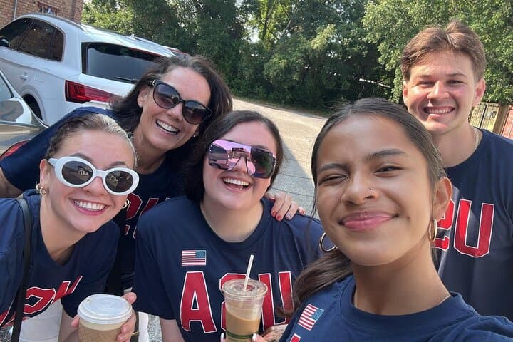 Hendersonville Hustle: Interactive Scavenger Hunt on Main Street