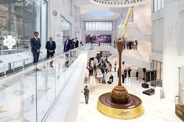 Zurich Small-Group Walking Tour, Lake Cruise & LINDT Home of Chocolate Experience