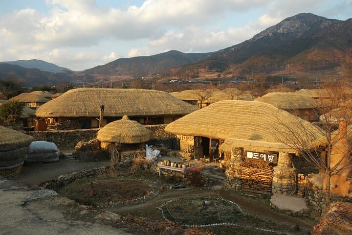 Private Day Tour: Korean Folk Village, Suwon Hwaseong Fortress & Icheon Ceramics