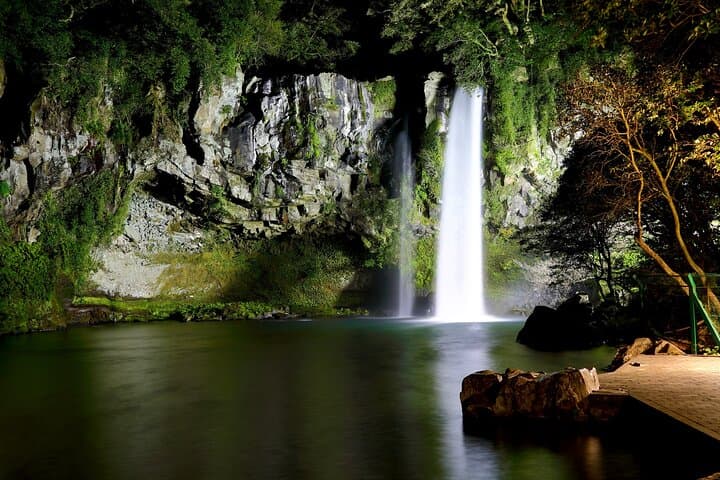 Exploring Manjanggul Cave & Jeju Stone Park: Private Full-Day Tour on Jeju Island photo 6