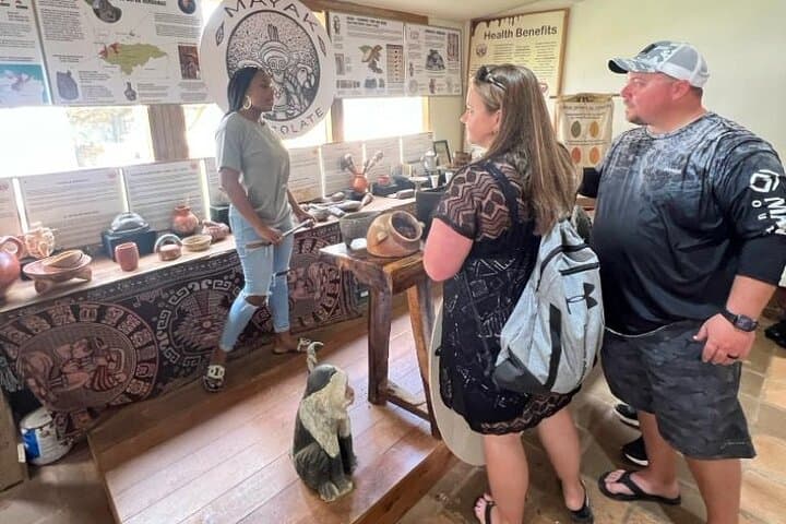 Roatán Private Tour: Chocolate & Rum Factory with Beach Time
