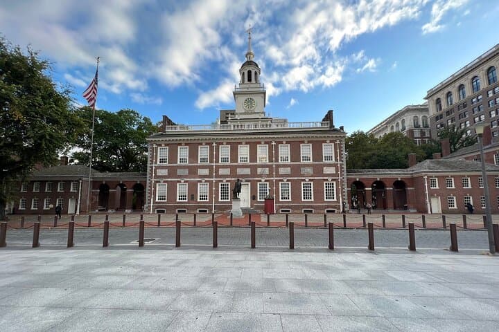 Explore Philadelphia Historic District: Self-Guided Walking Tour & Scavenger Hunt